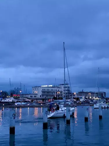 out-of-season. plik: tlusta-mewa-apartament-gdynia-out-of-season-poza-sezonem - 27.webp